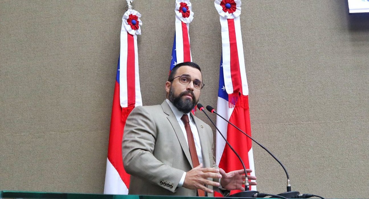 Da tribuna da Assembleia Legislativa do Amazonas (Aleam), o deputado estadual Dr. George Lins (União Brasil) elogiou os esforços do deputado federal Átila Lins (PSD) e do Prefeito Adenilson Reis