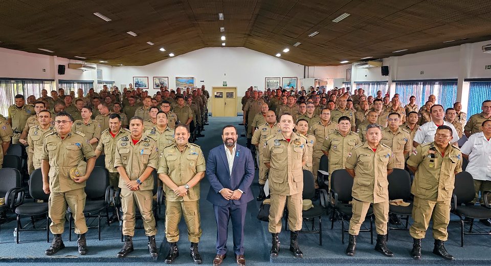 Dr. George Lins destaca importância dos exames de rastreio para saúde masculina em palestra nos Bombeiros