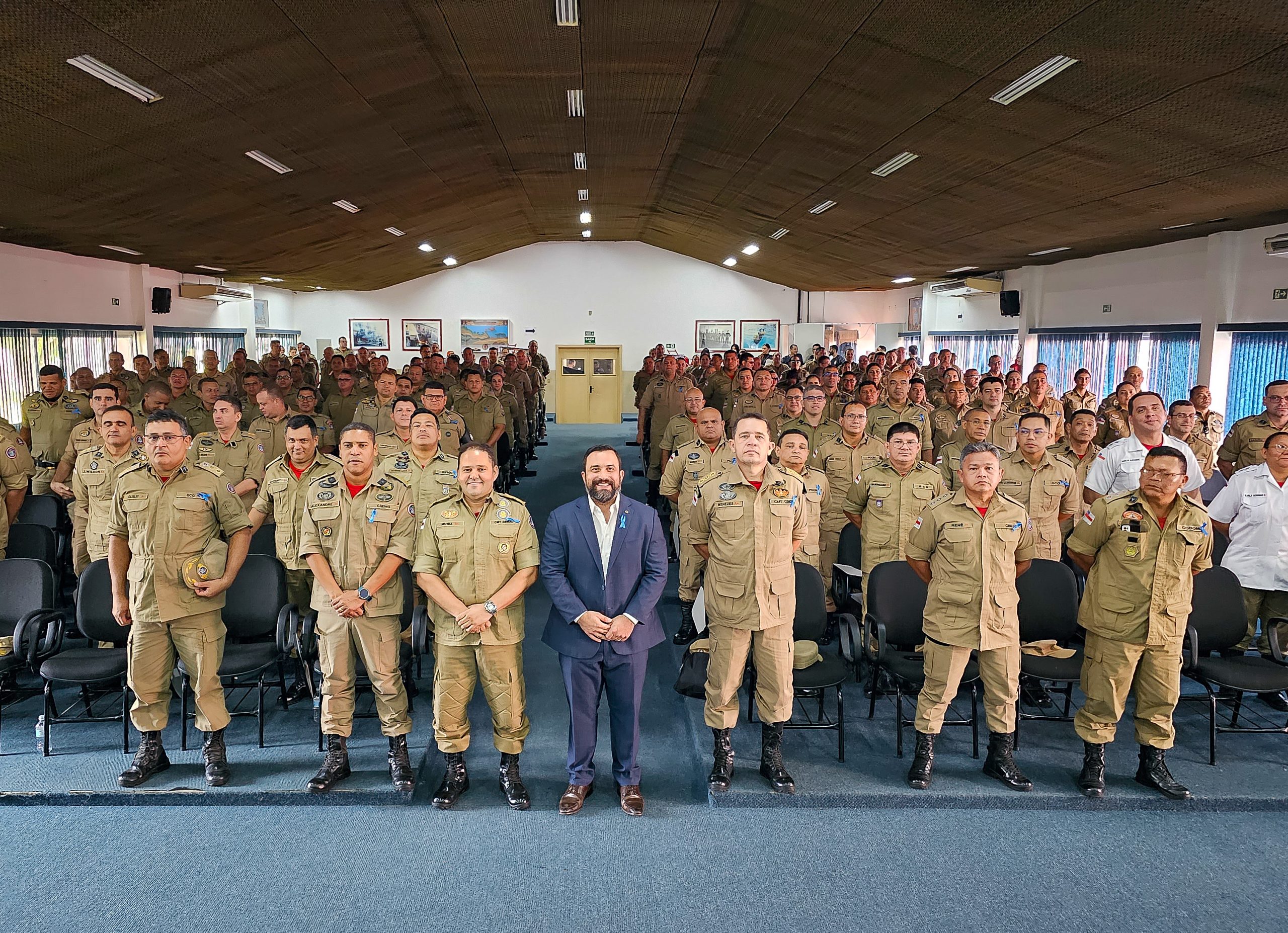 Dr. George Lins destaca importância dos exames de rastreio para saúde masculina em palestra nos Bombeiros