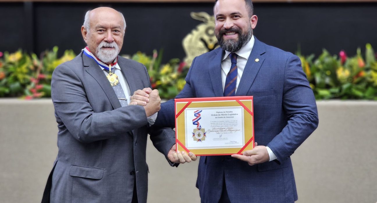 Ex-deputado Belarmino Lins é homenageado com Medalha da Ordem do Mérito Legislativo na Aleam