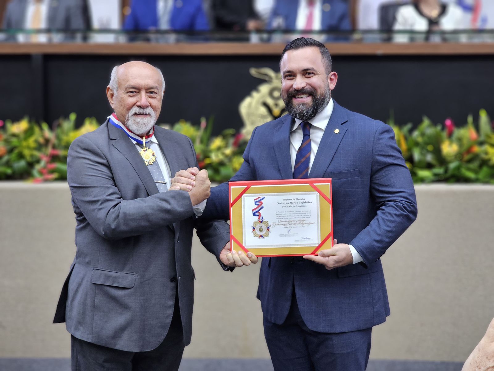 Ex-deputado Belarmino Lins é homenageado com Medalha da Ordem do Mérito Legislativo na Aleam
