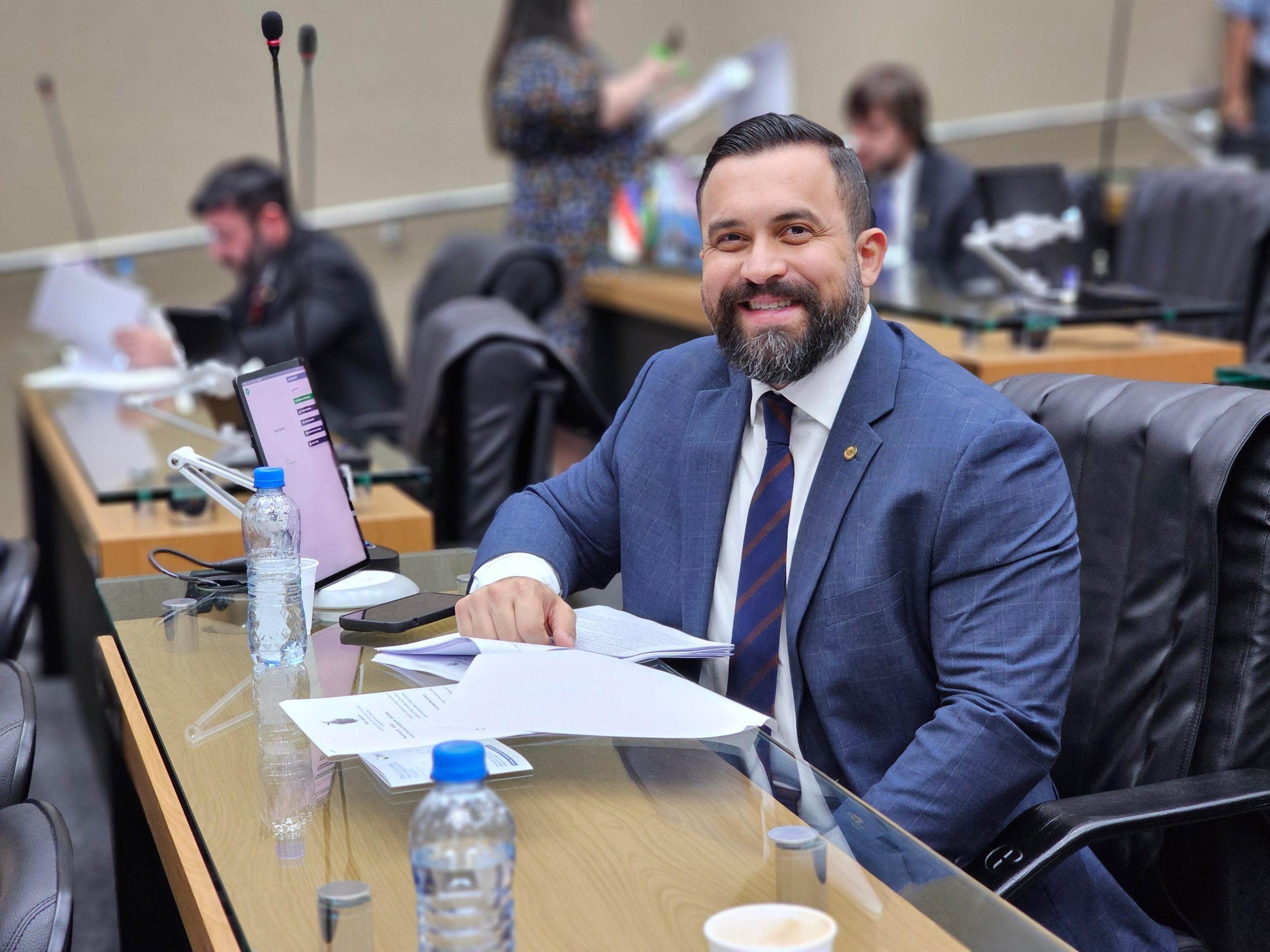 A ambliopia, conhecida como "olho preguiçoso", é uma condição que afeta a visão, especialmente em crianças. O projeto visa realizar testes de acuidade visual, motilidade ocular e fundoscopia para detectar precocemente esta condição. Estes testes serão conduzidos por médicos oftalmologistas em parceria com as Secretarias Estaduais de Saúde e Educação.