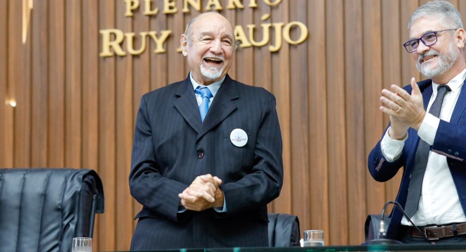 Aleam concede Título de Cidadão do Amazonas a “Beto Blue Birds”