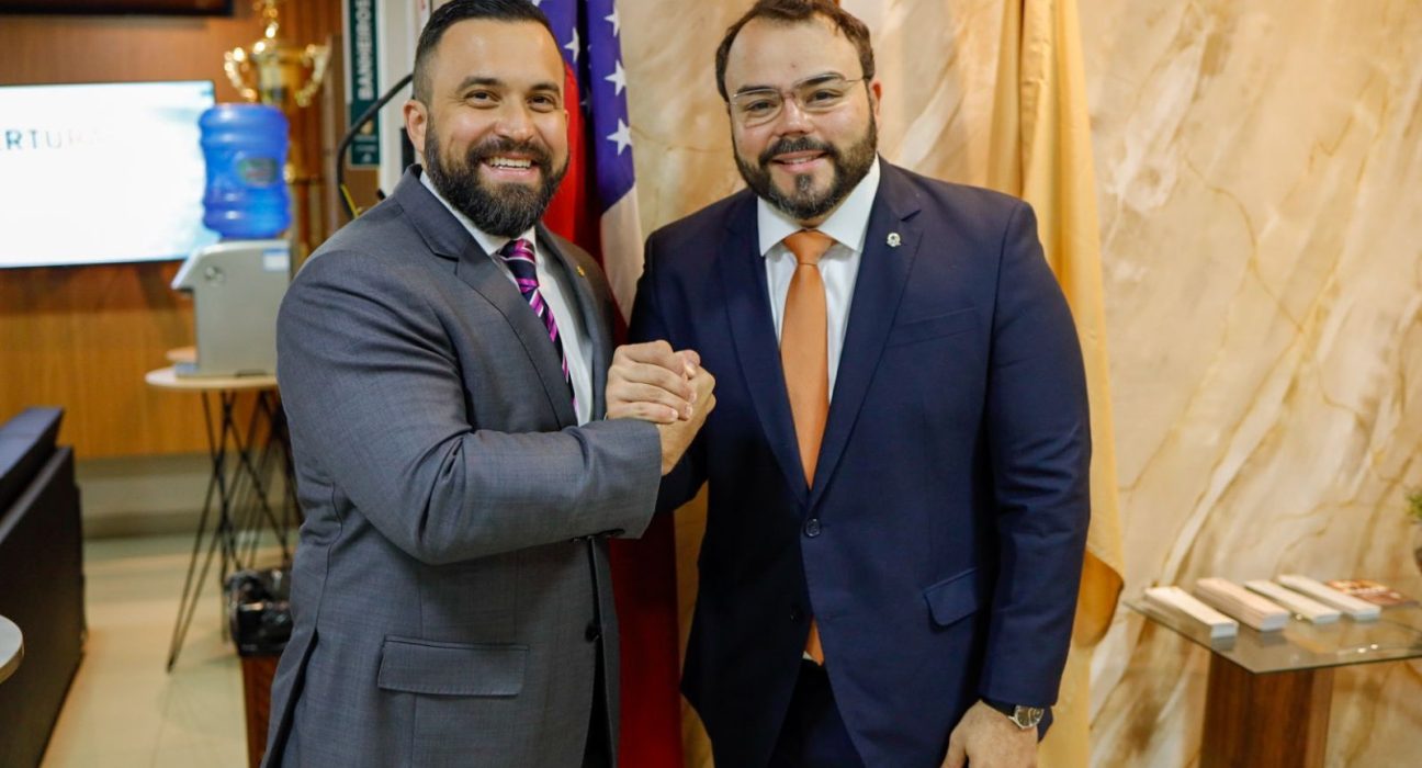 Deputado Dr. George Lins prestigia outorga da Medalha de Ouro ao juiz Fabrício Frota Marques, membro da Corte Eleitoral do AM