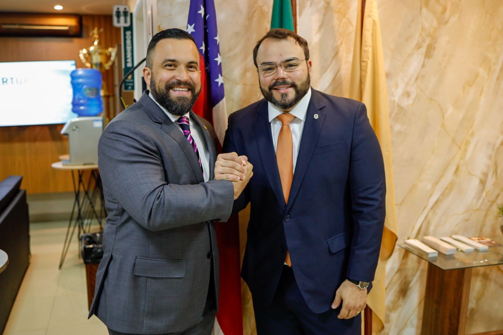 Deputado Dr. George Lins prestigia outorga da Medalha de Ouro ao juiz Fabrício Frota Marques, membro da Corte Eleitoral do AM