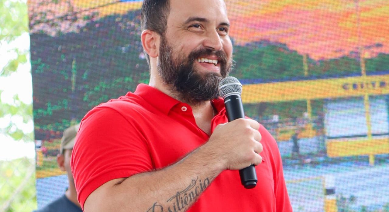 Deputado Dr. George Lins prestigia entrega do Centro de Convivência do Idoso em Tefé