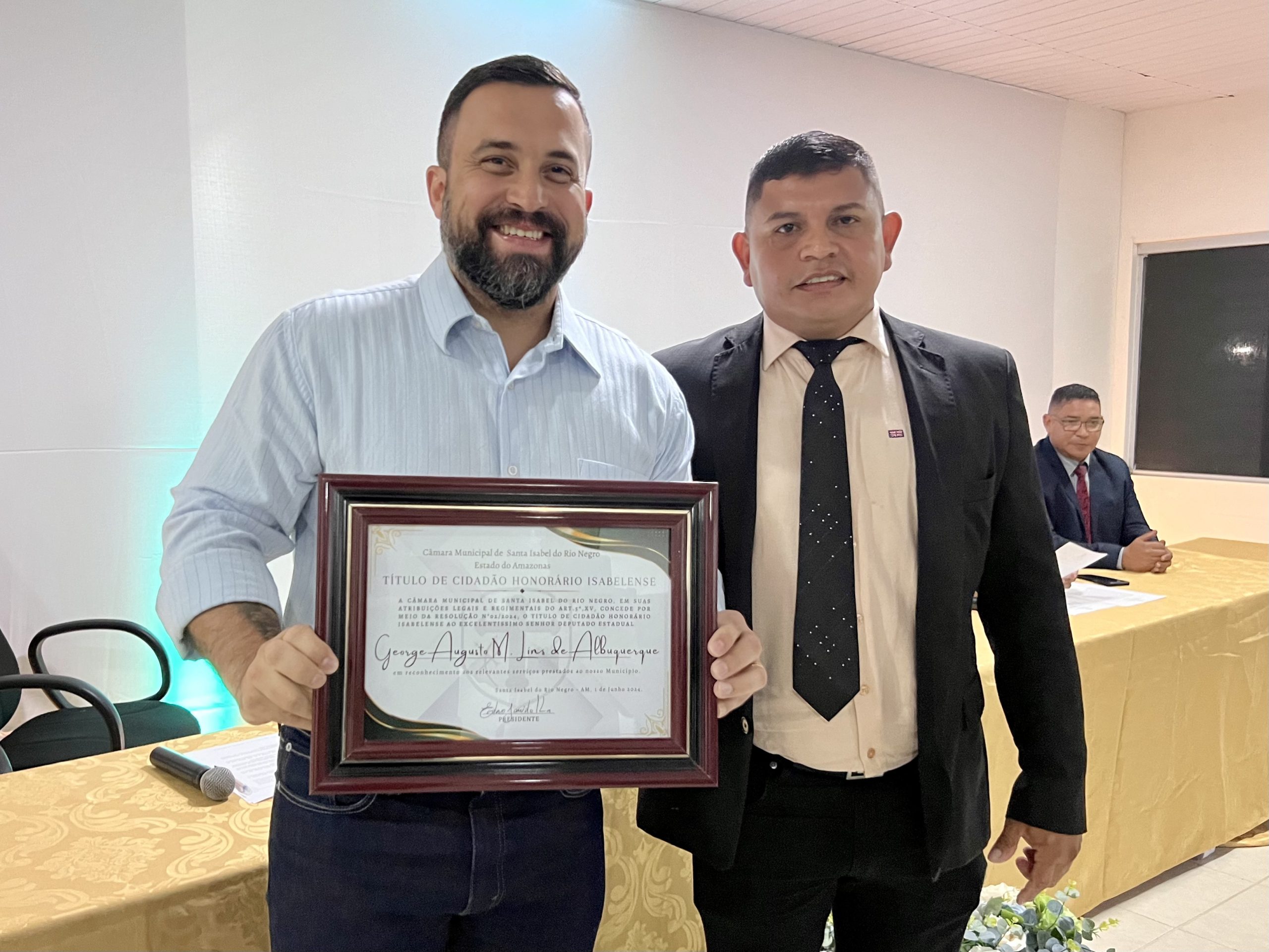 A concessão do título foi proposta pela Câmara Municipal de Santa Isabel do Rio Negro e entregue pelo presidente do poder legislativo municipal.