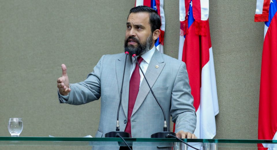 Dr. George Lins elogia iniciativa de proibição de celulares nas escolas e destaca pioneirismo do Amazonas