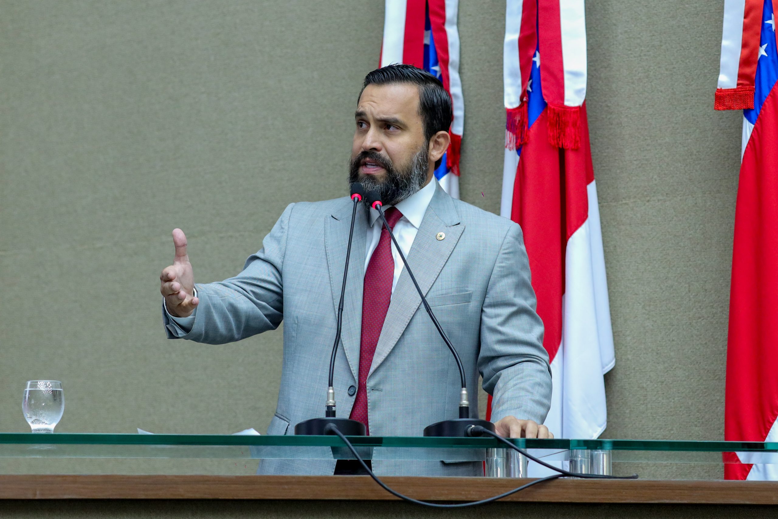 Dr. George Lins elogia iniciativa de proibição de celulares nas escolas e destaca pioneirismo do Amazonas