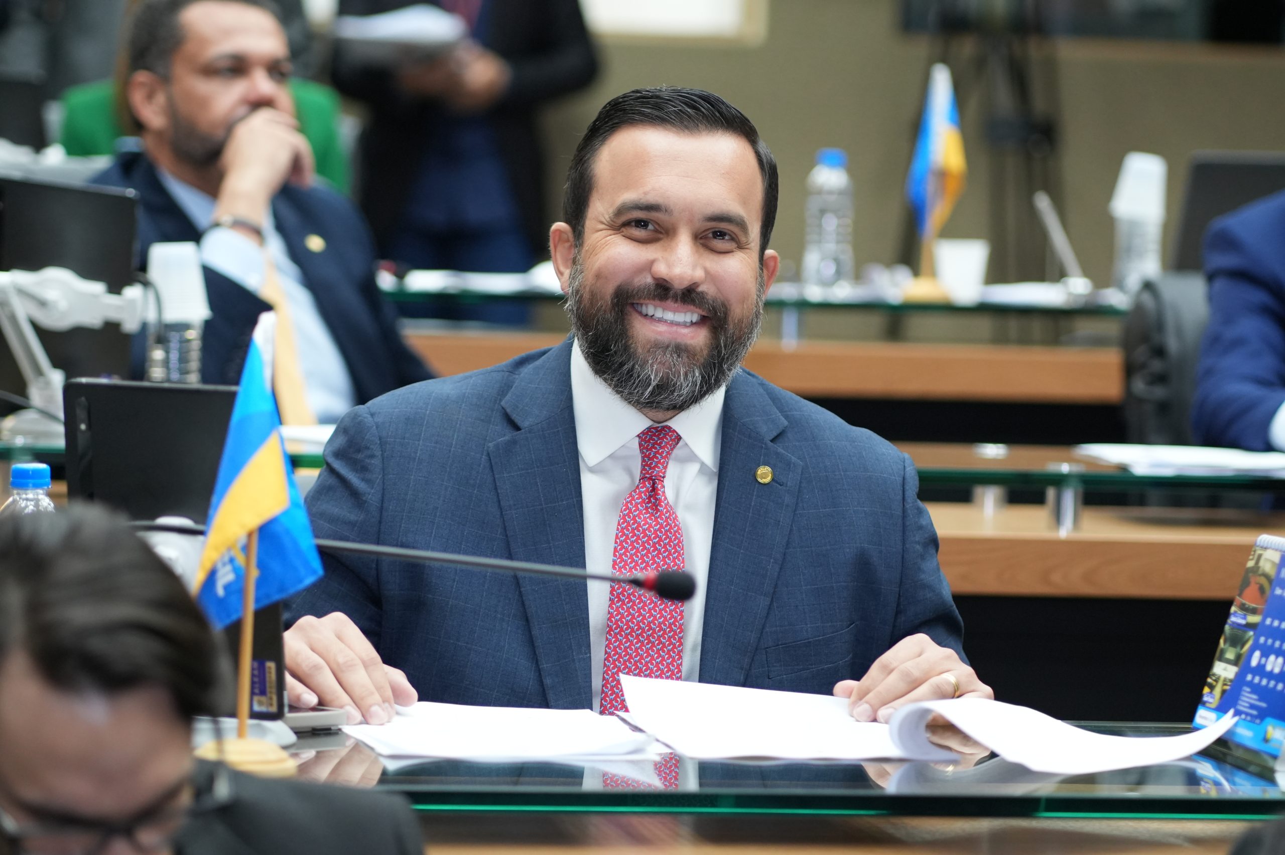 O projeto visa antecipar e organizar ações preventivas e preparatórias para lidar com doenças como dengue, gripe, asma, entre outras que afetam a população em períodos específicos do ano.