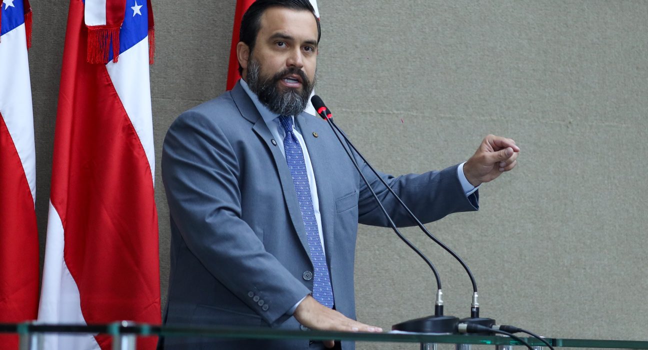 Dr. George Lins assegura transporte aéreo para trabalhadores de Carauari até 2026