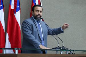 Dr. George Lins assegura transporte aéreo para trabalhadores de Carauari até 2026