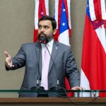 Dr. George Lins assegura transporte aéreo para trabalhadores de Carauari até 2026