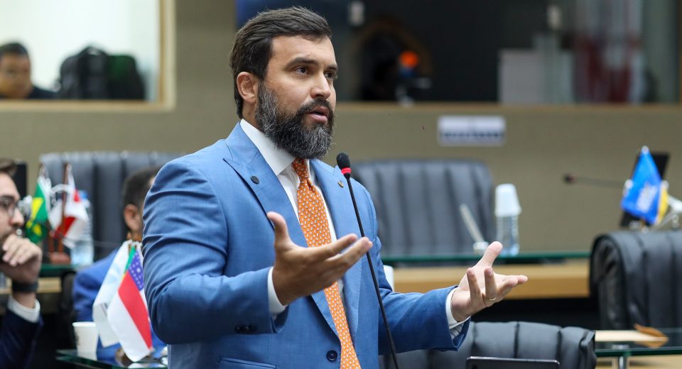 Dr. George Lins defende papel da FCecon no diagnóstico de câncer e cobra revisão de norma que restringe acesso de pacientes