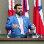 Dr. George Lins presta homenagem póstuma a Divaldo Franco em discurso na Aleam