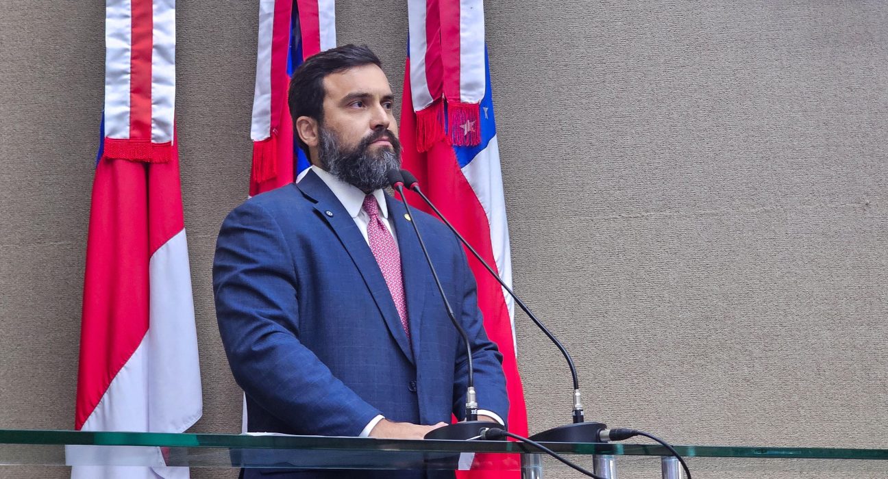 Dr. George Lins presta homenagem póstuma a Divaldo Franco em discurso na Aleam