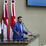 Dr. George Lins presta homenagem póstuma a Divaldo Franco em discurso na Aleam