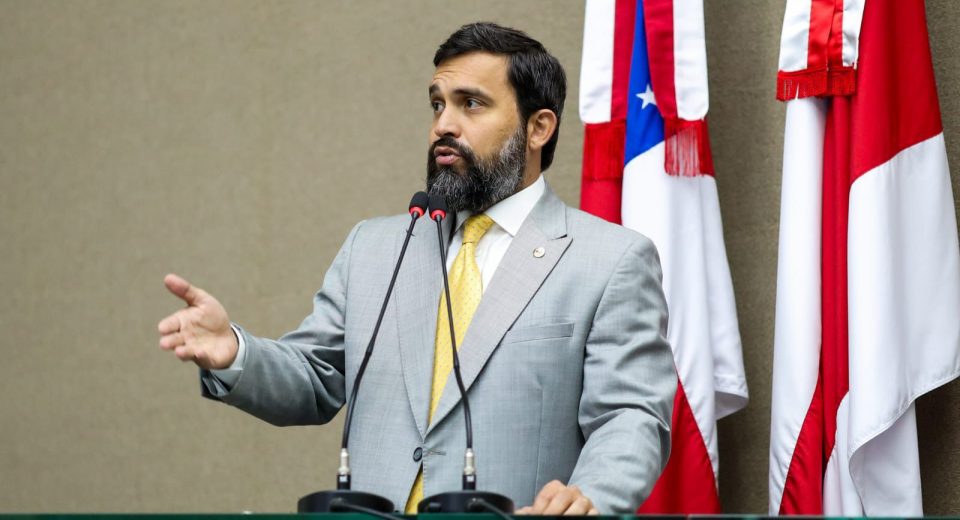 Deputado Dr. George Lins cobra Azul por cancelamento de voos e exige respeito às populações do interior do Amazonas