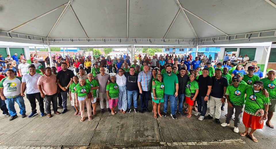 Van adquirida com emenda do deputado Dr. George Lins garante transporte para idosos em Atalaia do Norte