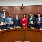 Dr. George Lins homenageia Alex Del Giglio com a Medalha da Ordem do Mérito Legislativo