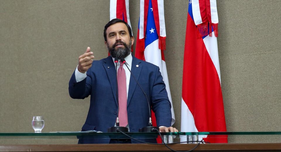 Lei de autoria do deputado Dr. George Lins permite renovação de placas com informações de hospitais nas rodovias estaduais