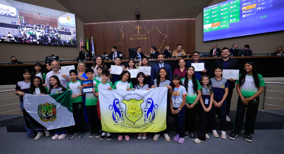 Dr. George Lins celebra ouro internacional de estudantes de Rio Preto da Eva na Aleam