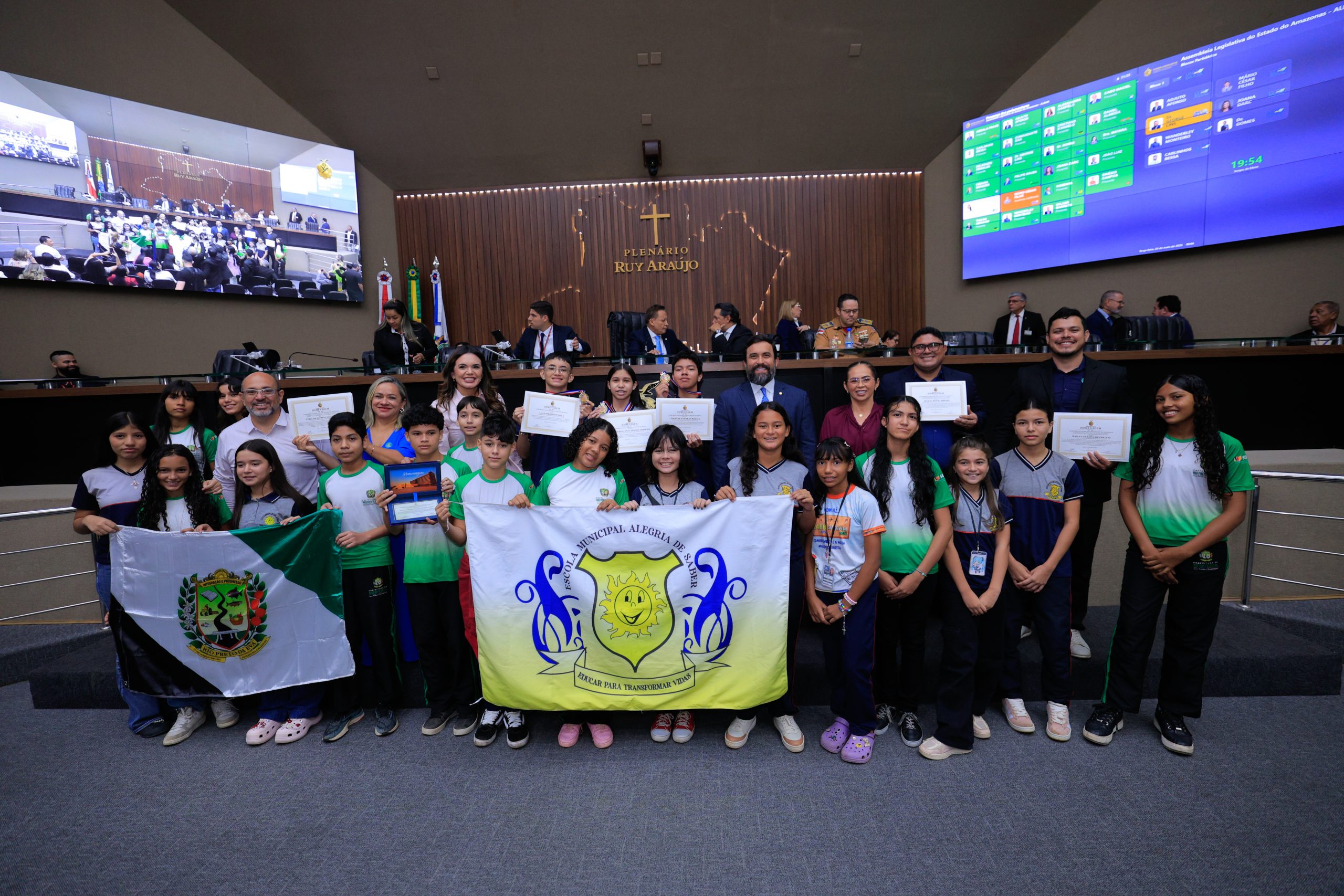 Dr. George Lins celebra ouro internacional de estudantes de Rio Preto da Eva na Aleam