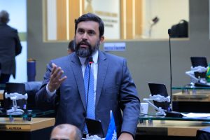 Aleam aprova projeto de Dr. George Lins para prevenção de distúrbios gástricos no Amazonas