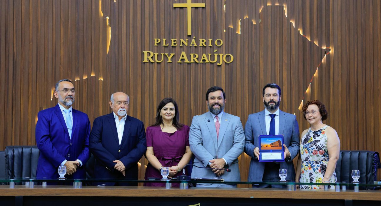 Dr. George Lins destaca missão de servir e emociona ao homenagear Bezerra de Menezes na Aleam